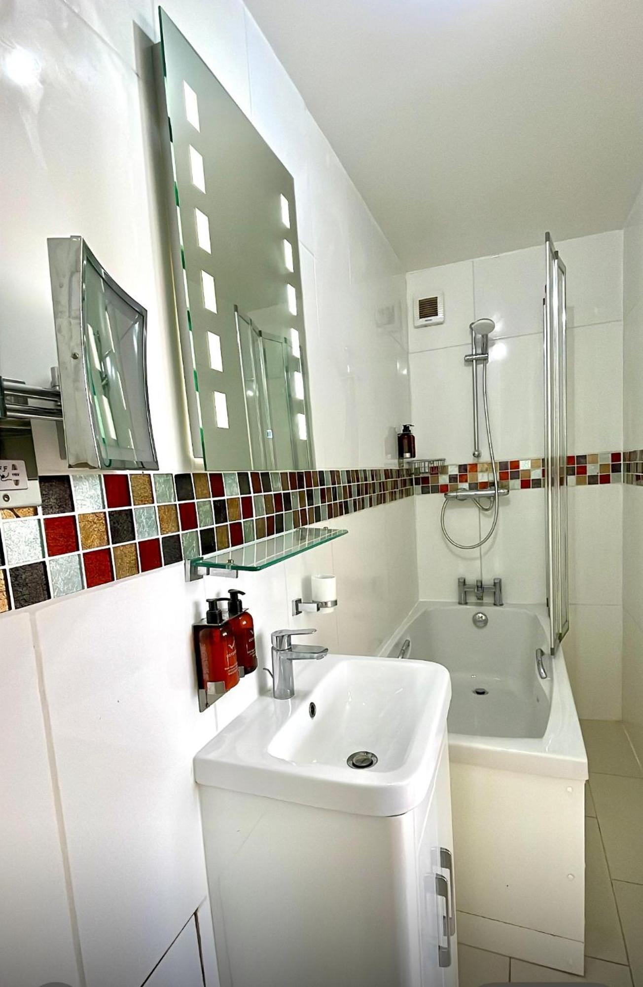 Crompton Guest House Hounslow Exterior photo
