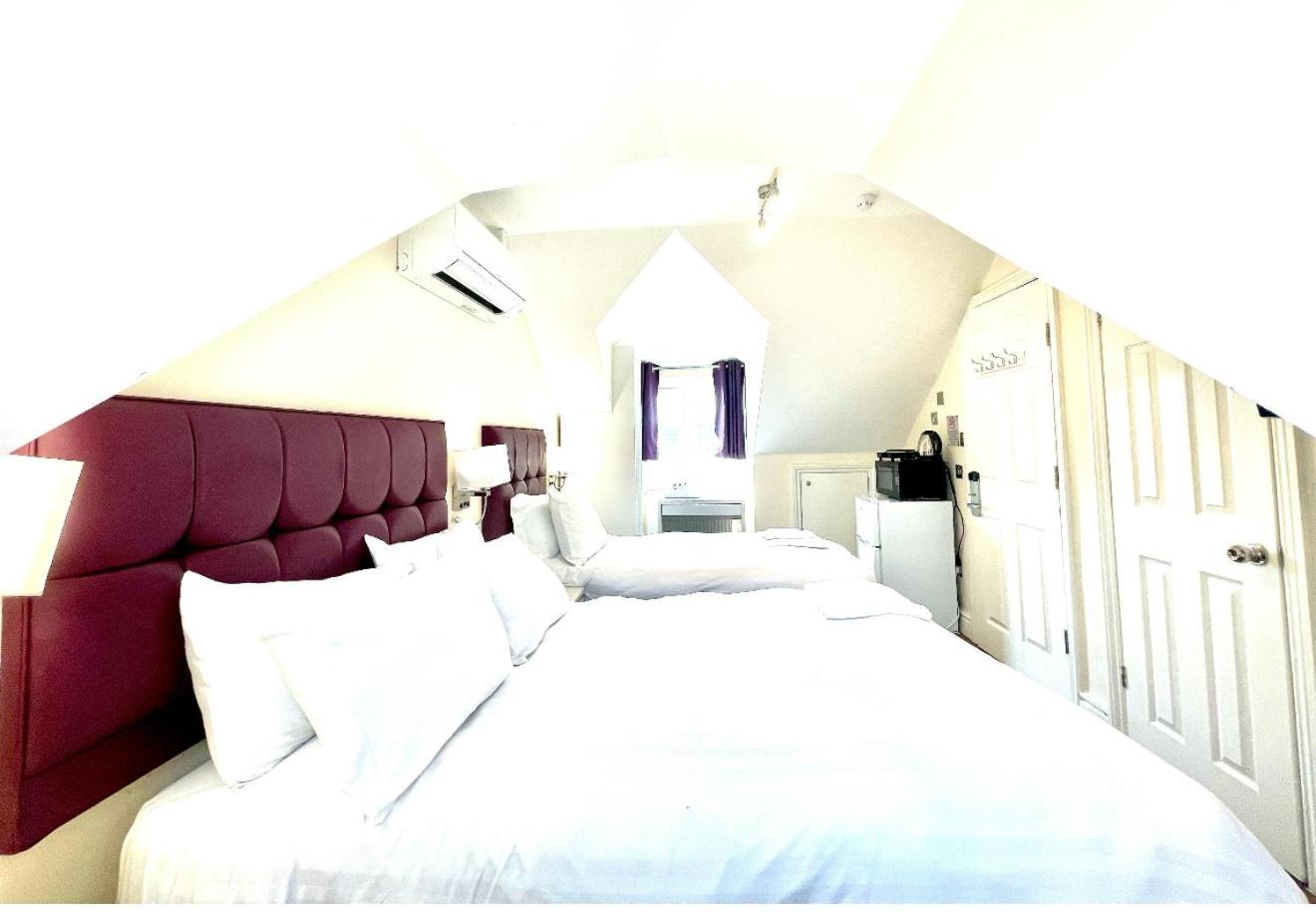 Crompton Guest House Hounslow Exterior photo